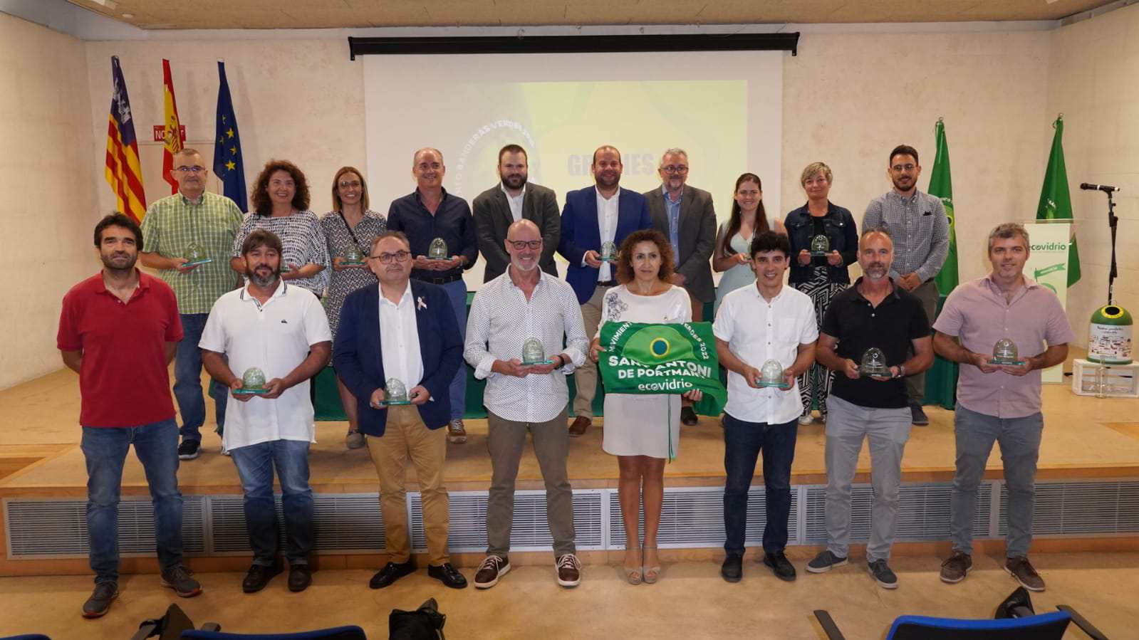 La campanya Banderes Verdes fa incrementar un 28% el reciclatge de vidre a 22 municipis turístics