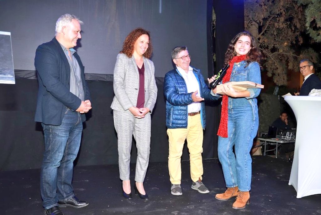Júlia Colom rep el premi Gota d'Oli