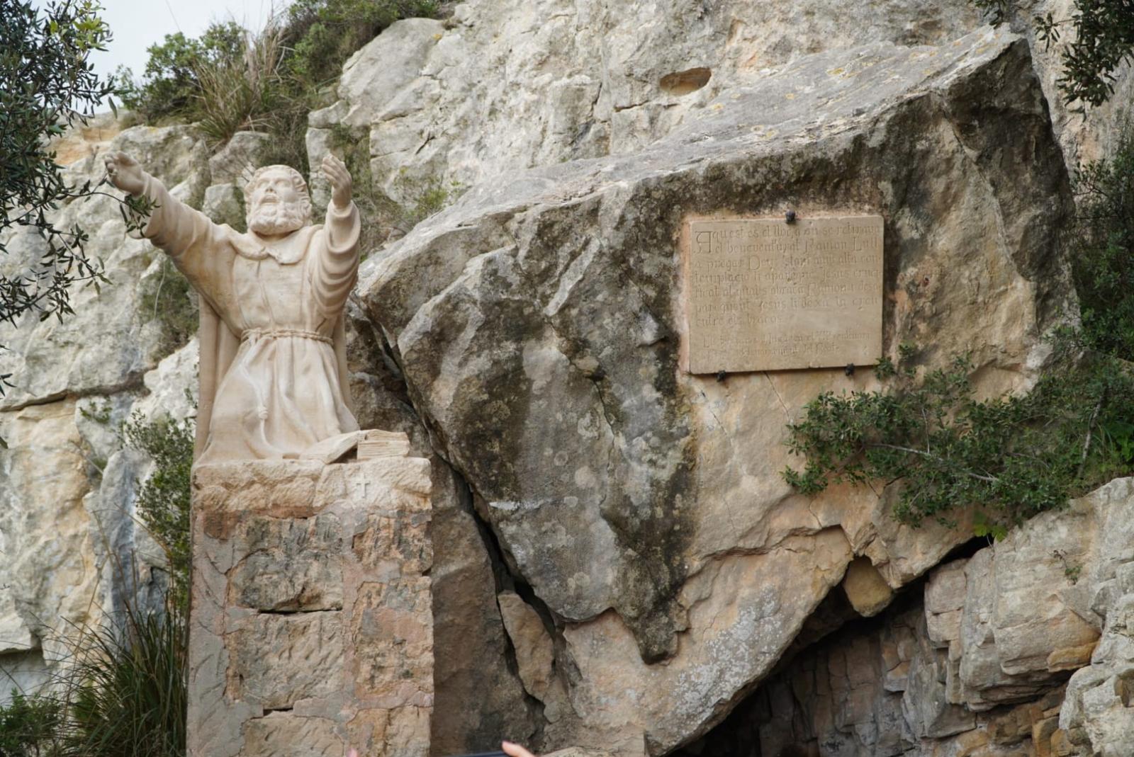 Restaurada l'estàtua de Ramon Llull a Cura