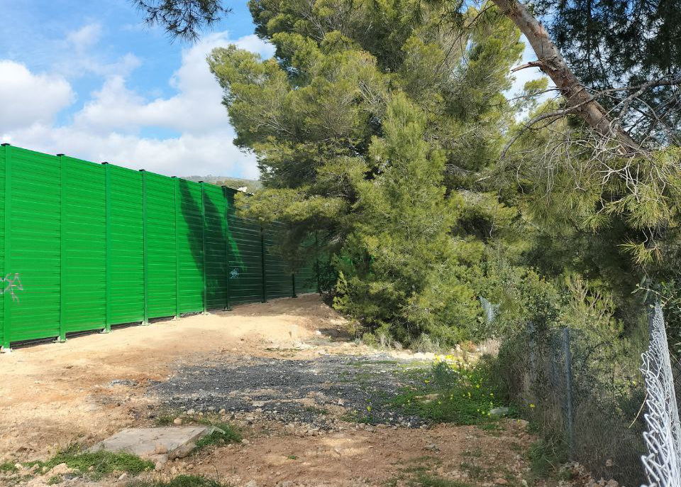 Pantalles acústiques a l'autopista d'Alcúdia per reduir l'impacte de soroll als habitatges d'Hostalets