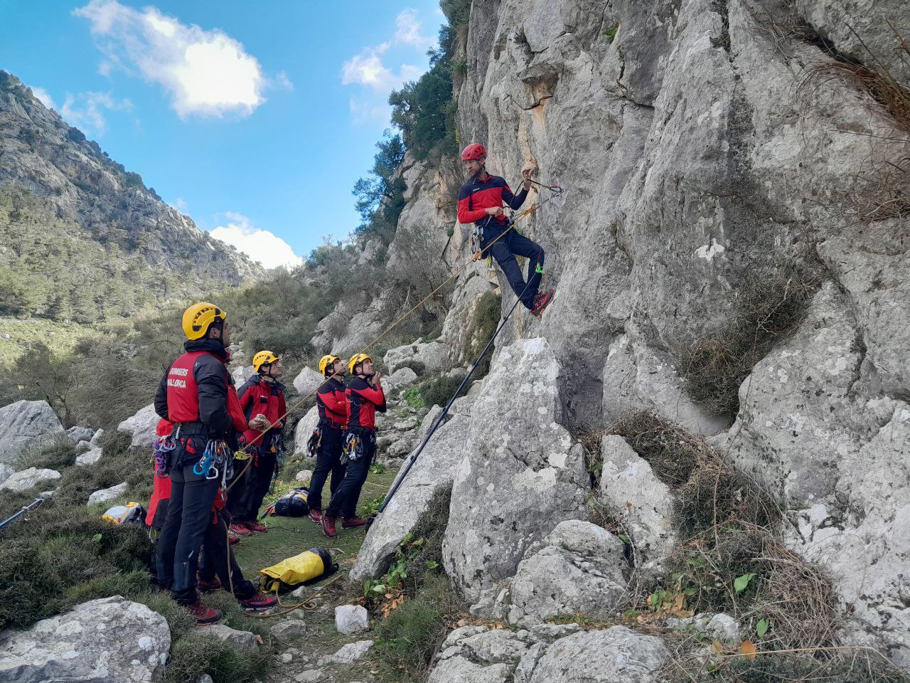 El Grup de Rescat de Muntanya celebra una jornada de formació conjunta als Tossals Verds