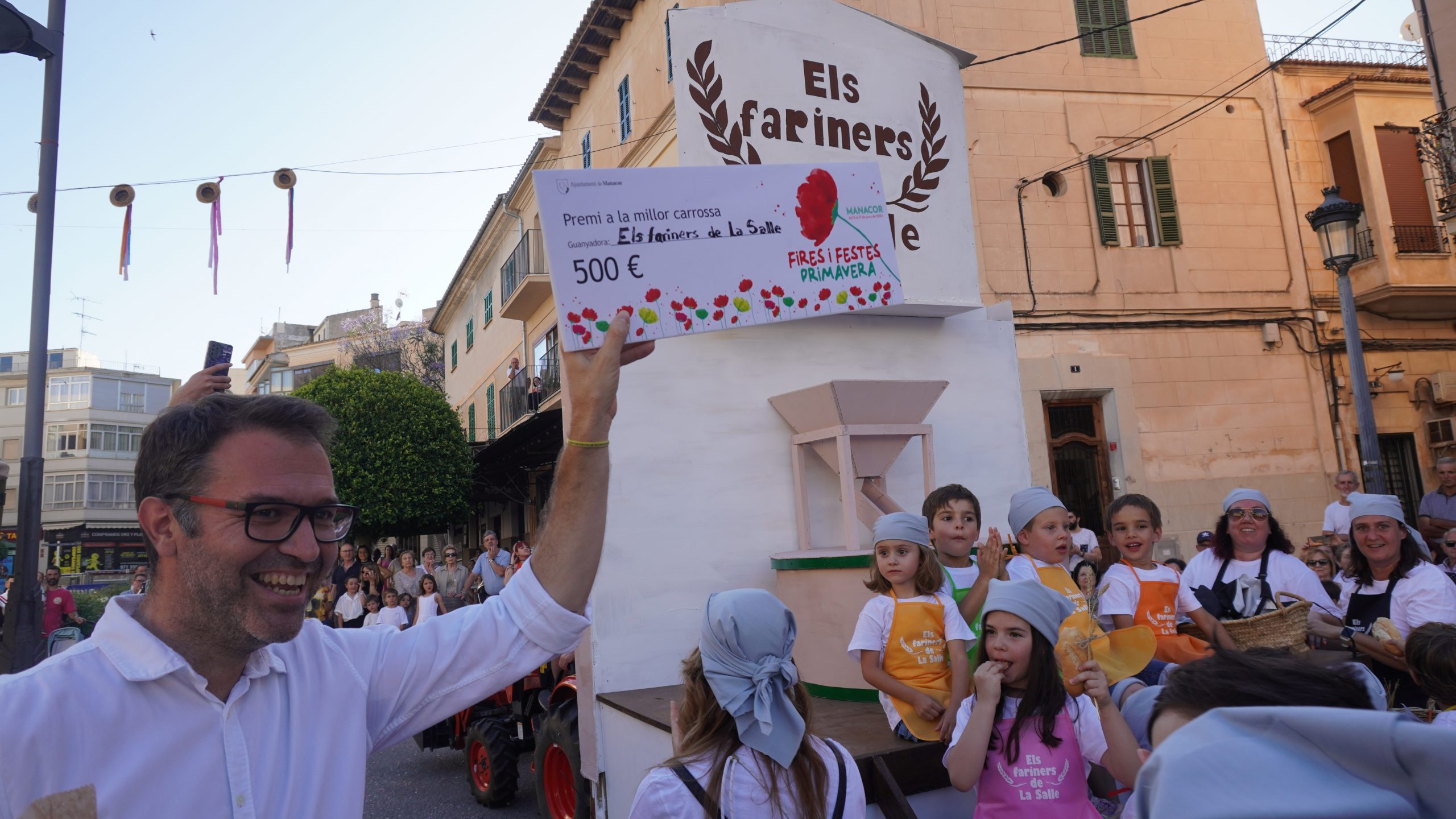 "Els fariners de La Salle", carrossa guanyadora a la desfilada de les Festes de Primavera de Manacor