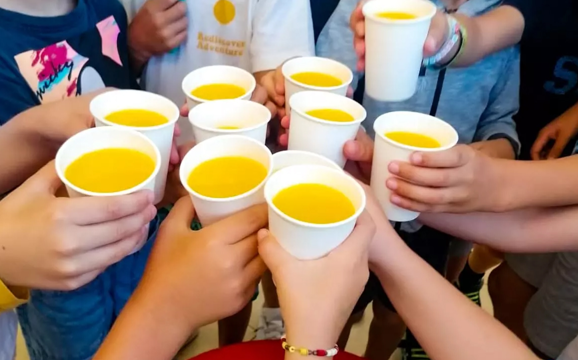 Fruita Bona reparteix 26.000 litres de suc de taronja a escoles de Mallorca i Menorca