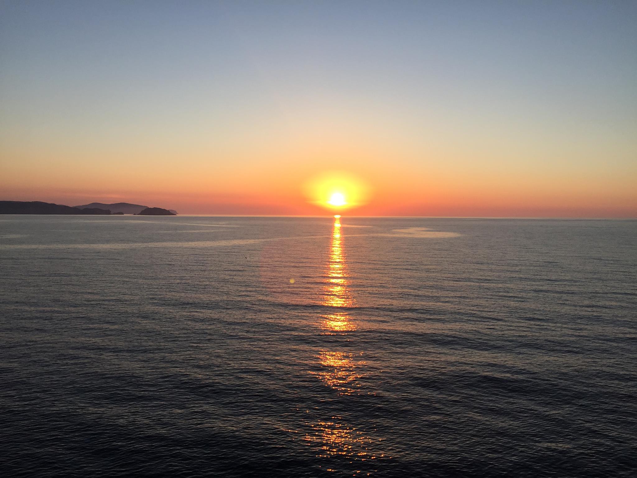 La saturació obliga a habilitar un servei de bus per anar a veure la posta de sol a Cavalleria