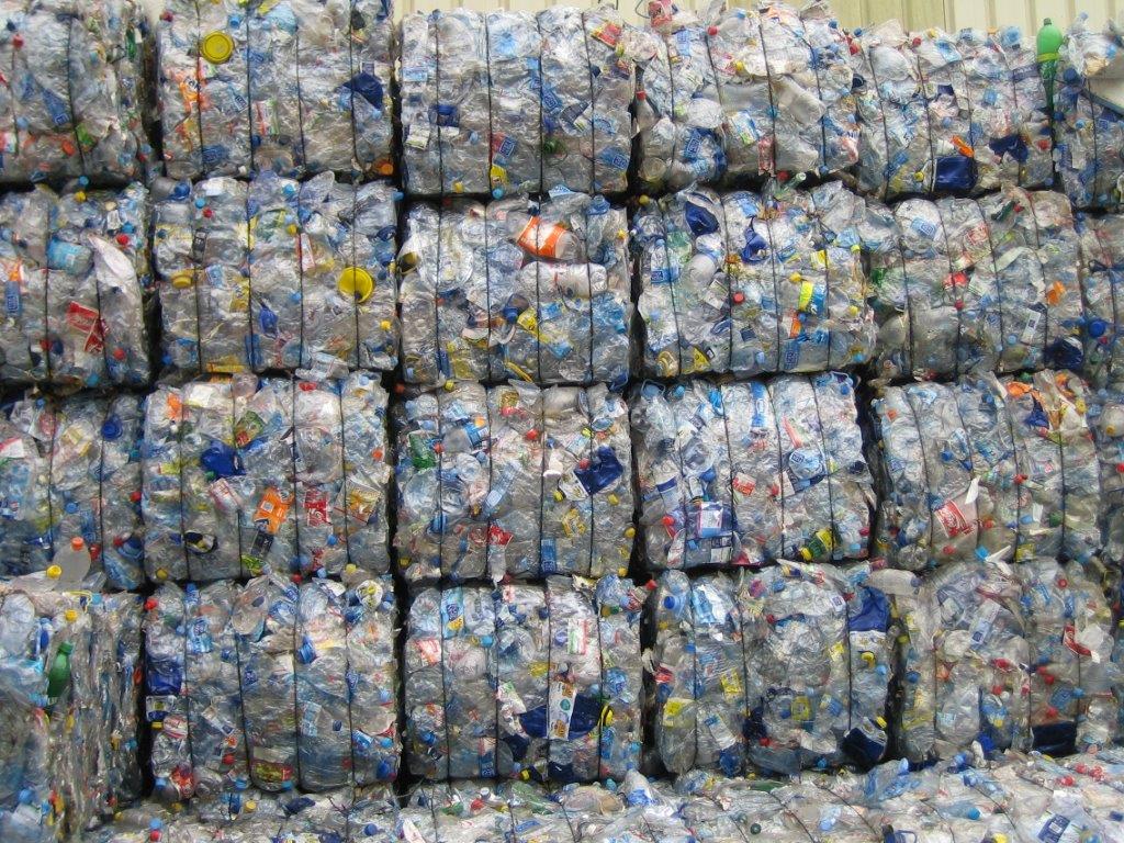 Menorca reforça el servei de recollida comercial de residus porta a porta