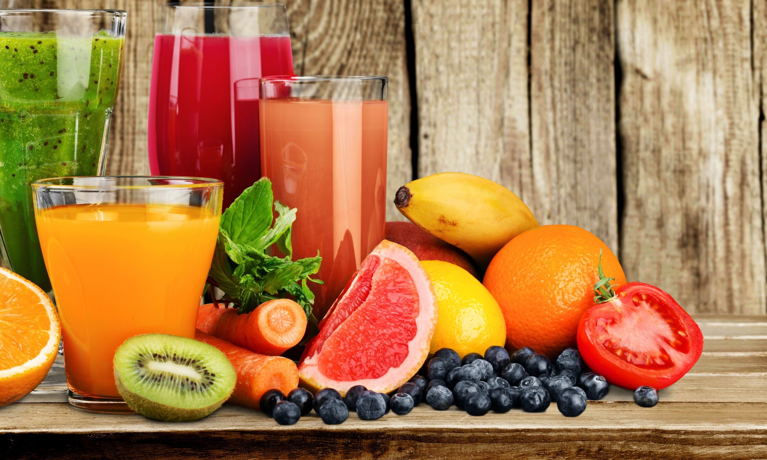Què és millor, menjar la fruita sencera o en suc?