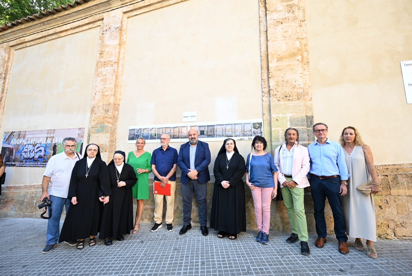 La Fundació Forteza-Rey elimina les pintades del mur del convent de Santa Magdalena de Palma