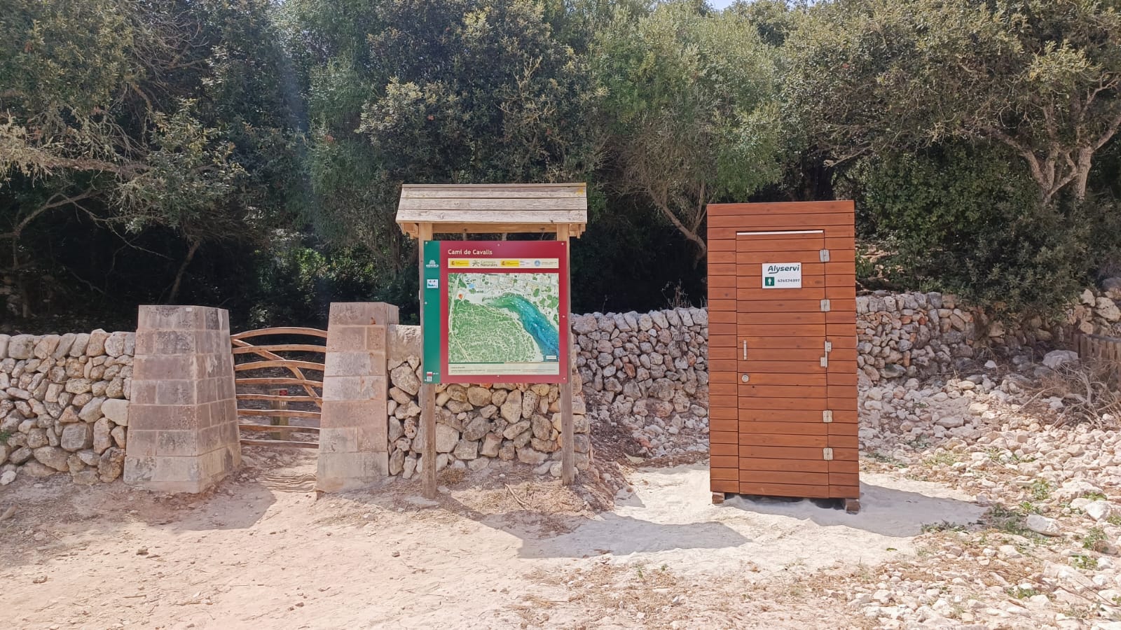 El Consell de Menorca duu a terme accions de millora de diverses platges de l'illa