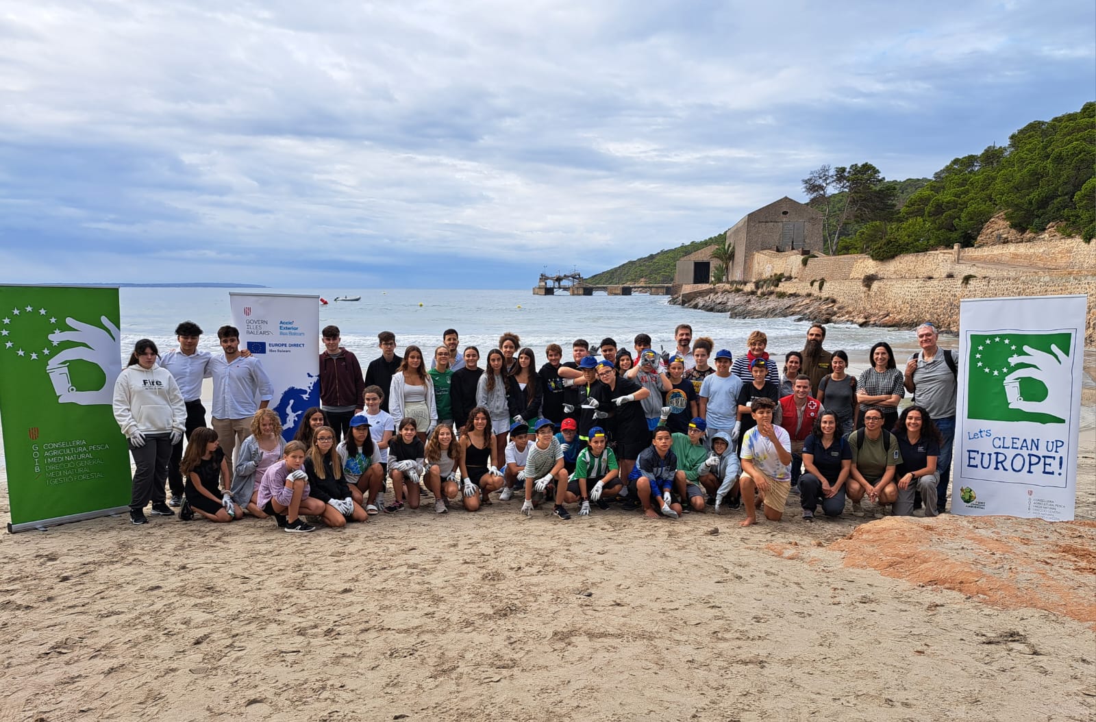 Alumnes d'Eivissa, en una jornada de Let's Clean up Europe