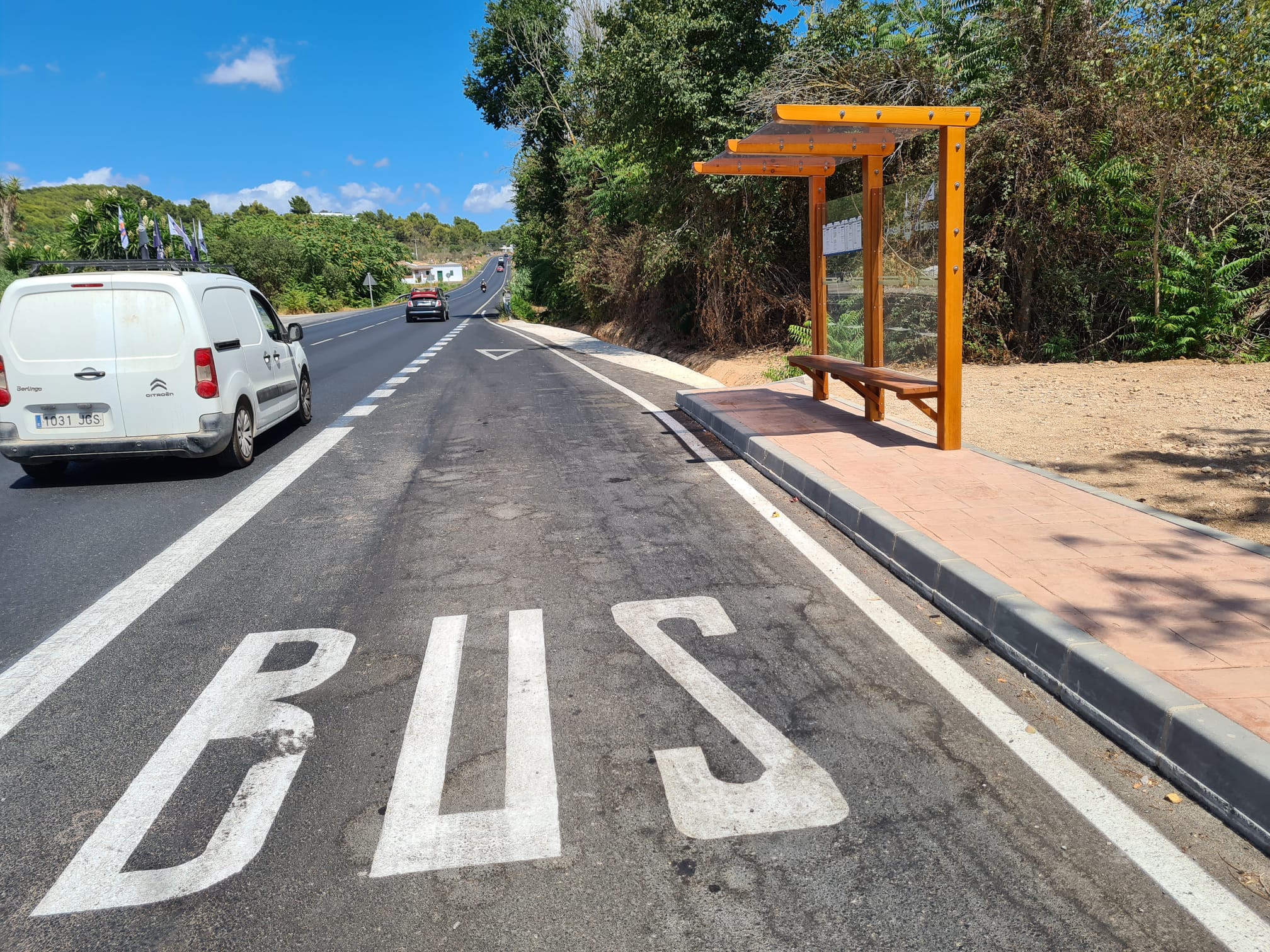 El Consell d'Eivissa canviarà 129 de les 340 parades de bus