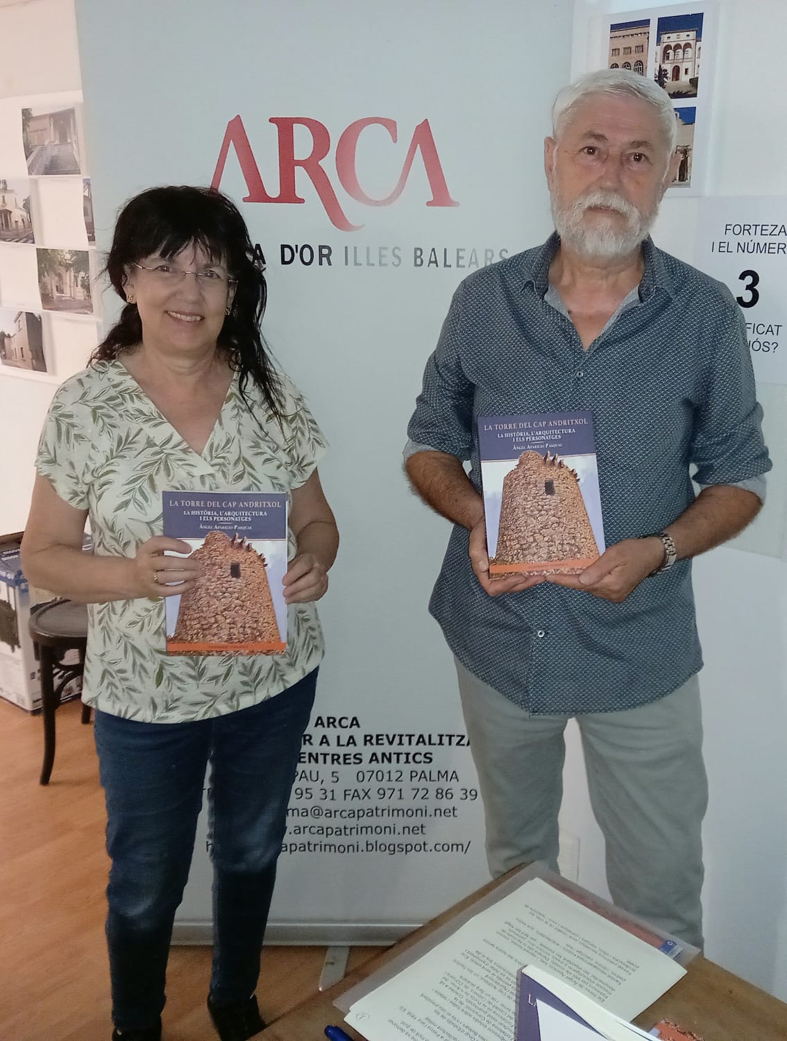 El local d'ARCA acull la presentació del llibre sobre les torres i talaies de Calvià i Andratx