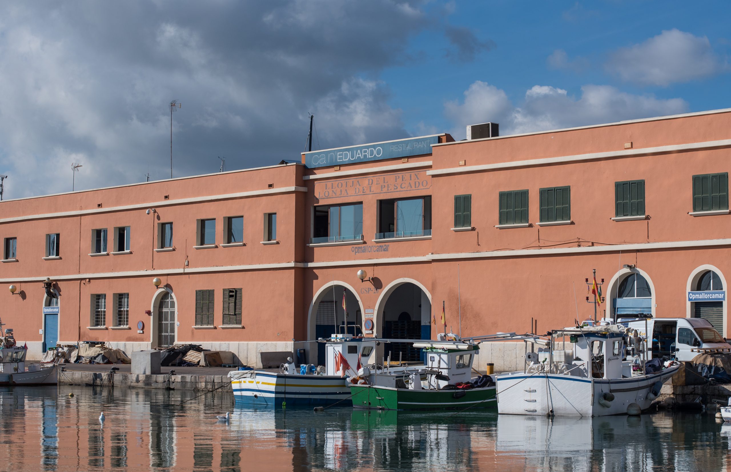 Surt a concurs públic l'explotació comercial de la llotja de peix del port de Palma