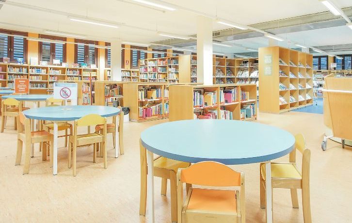 La Biblioteca de Can Sales inaugura un espai de llibres en ucraïnès