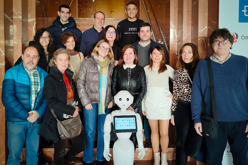 La UIB desenvolupa un robot per assistir la gent gran en la vida diària