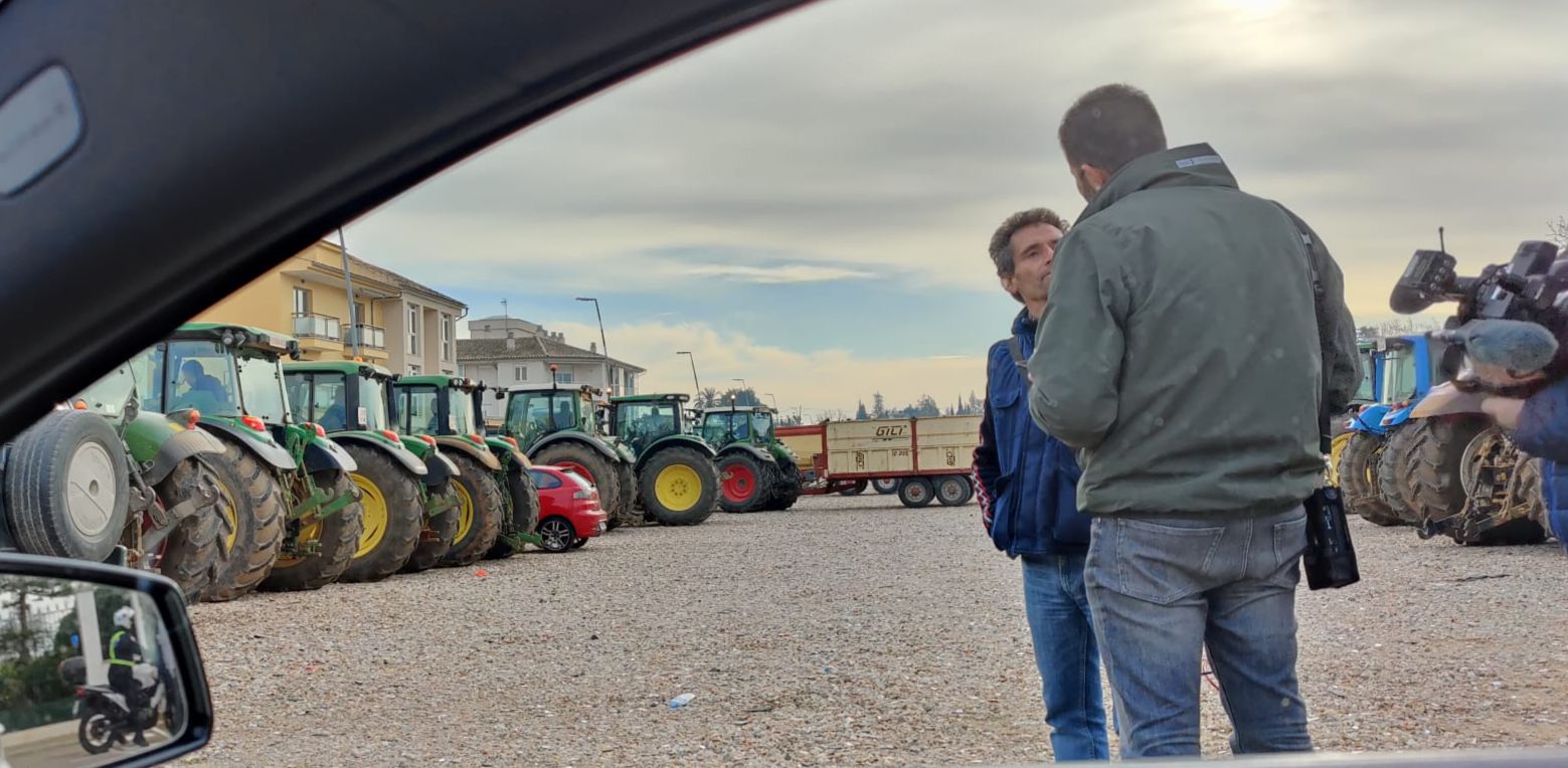 Una tractorada surt d'Inca per demanar que la Unió Europea deixi de maltractar el sector primari