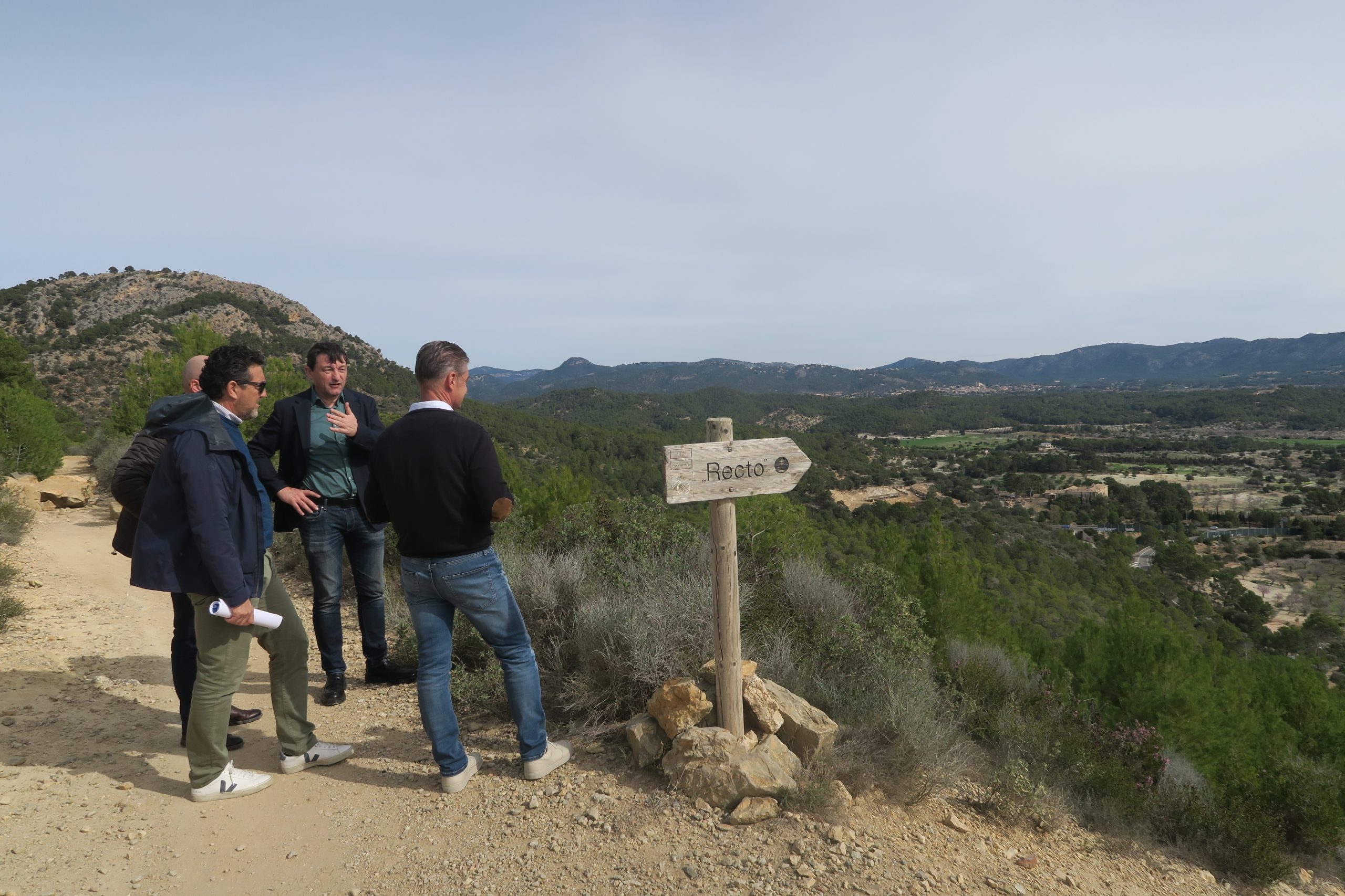 Calvià compensa la seva petjada de carboni reforestant una àrea incendiada l'any 2011