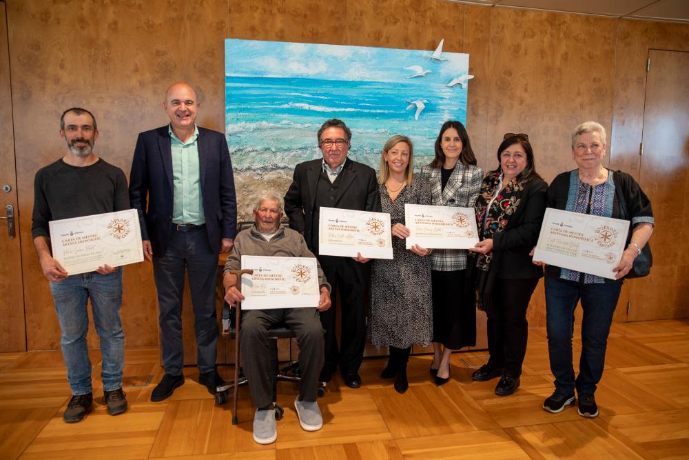 Eivissa lliura cinc noves cartes de mestre artesà honorífic