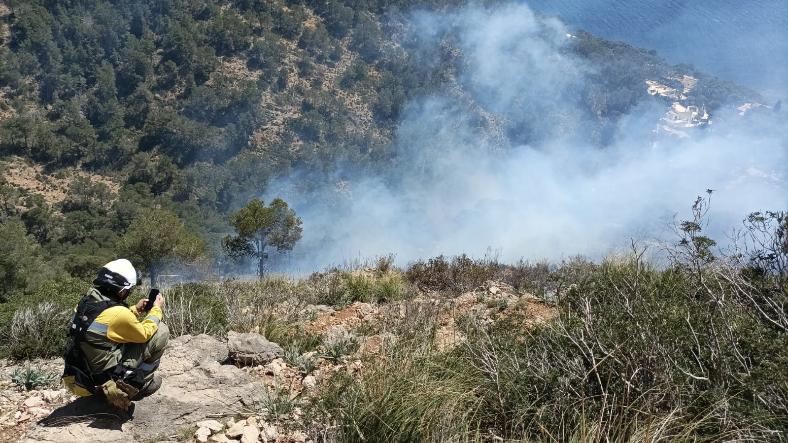 IBANAT dona per estabilitzat l'incendi de la Costa dels Pins després de cremar 4 hectàrees