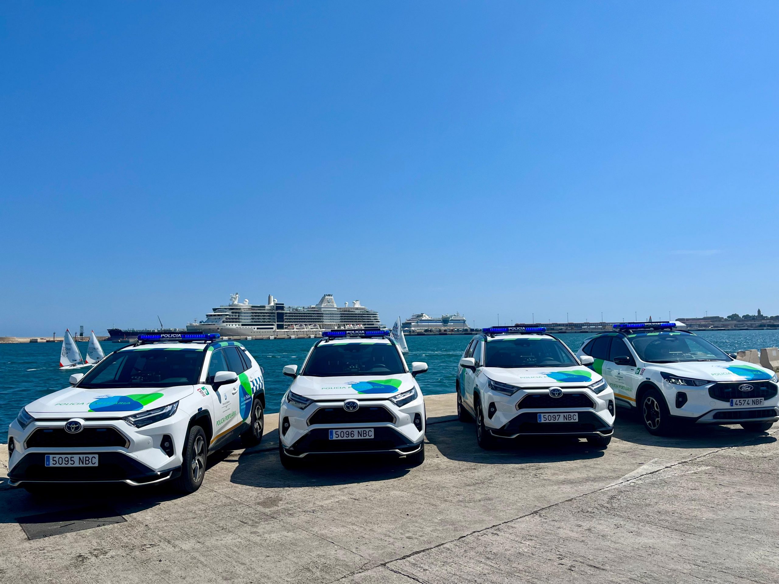 Deu nous vehicles de baixes emissions per a l'Autoritat Portuària
