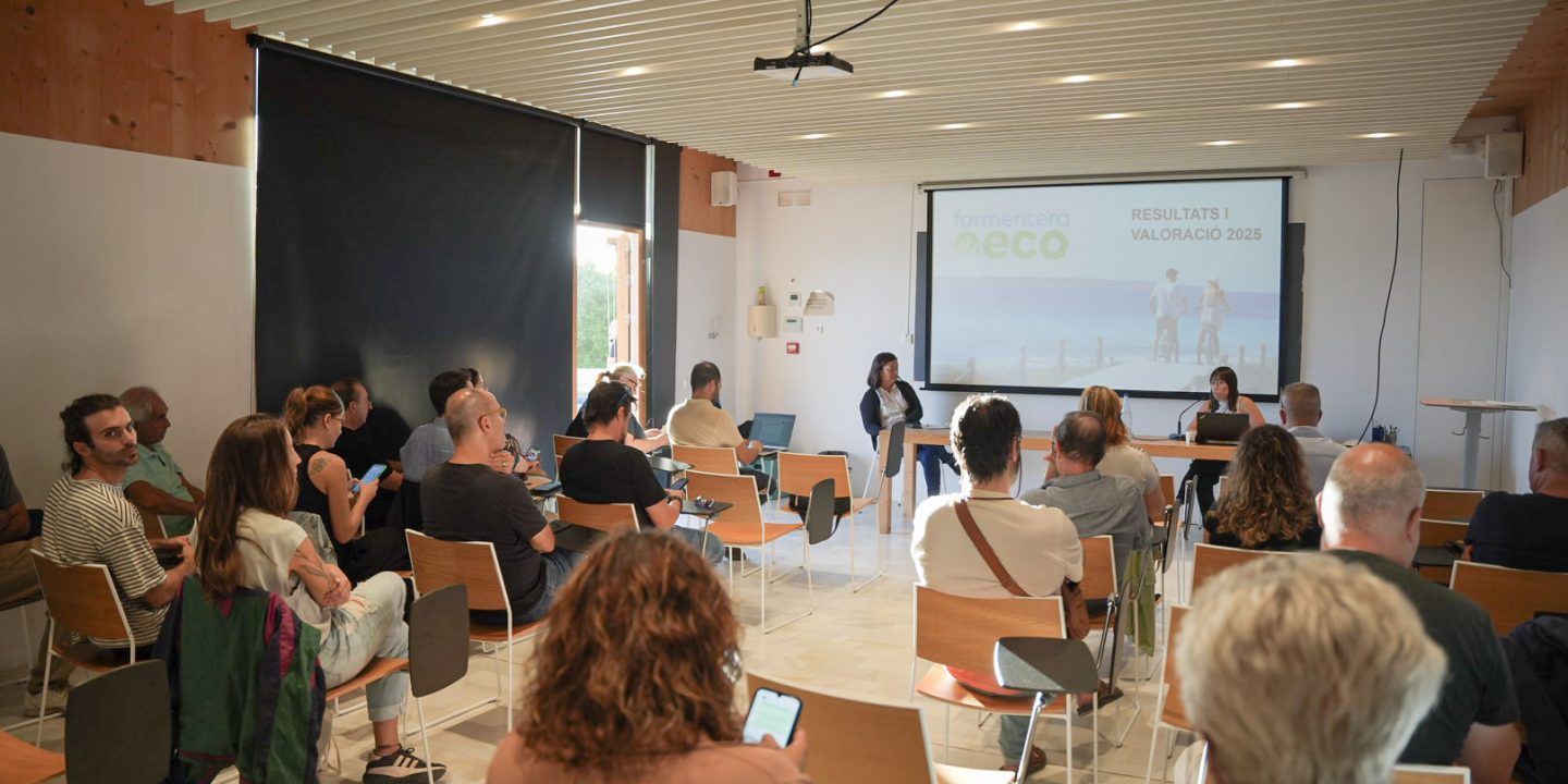 En 7 anys Formentera redueix de 12.450 a 10.287 el nombre de vehicles que entren a l'illa