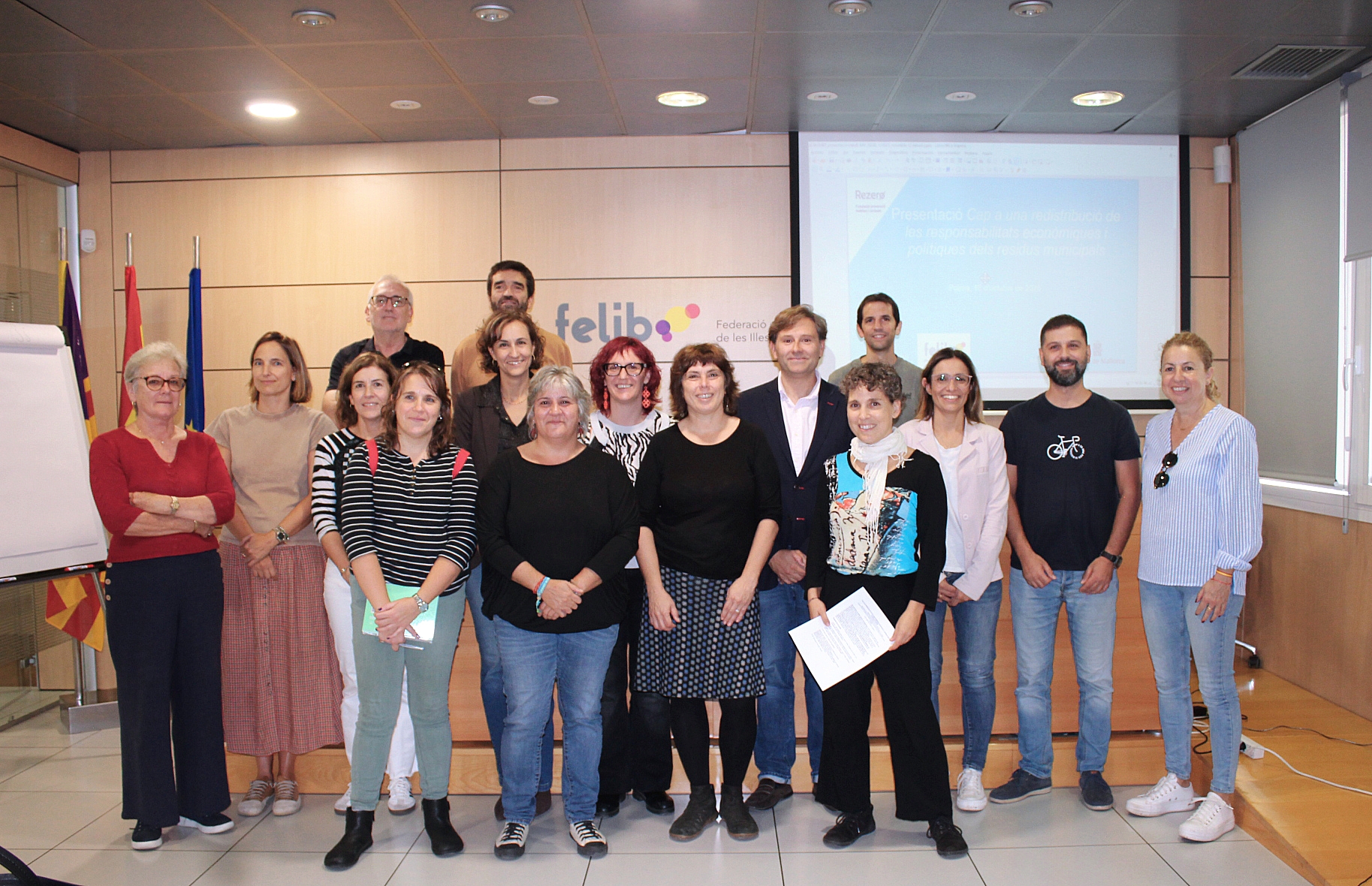Els municipis es queixen que han d'assumir tasques de gestió de residus que corresponen als productors
