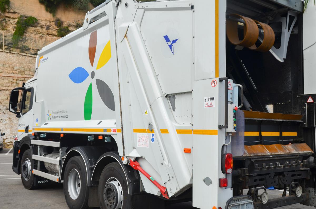 Maó i es Castell intensifiquen el control de les males pràctiques en la recollida porta a porta