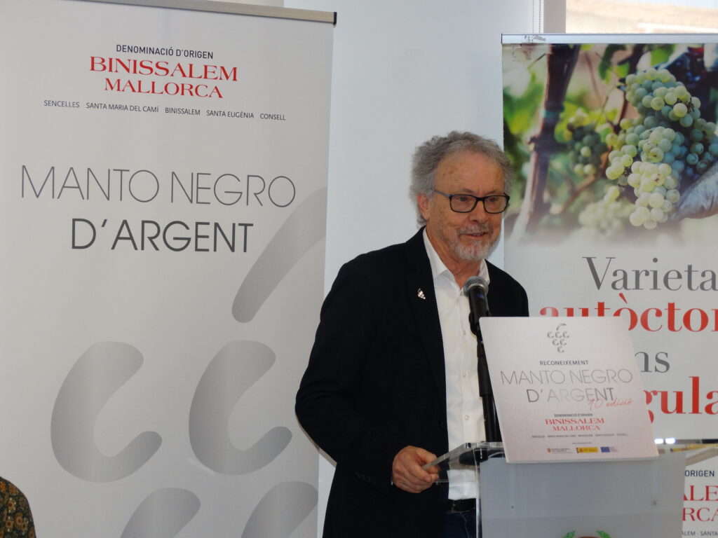 La DO Binissalem premia el Restaurant Can March i Julio Martínez-Almoyna amb el Manto Negro d’Argent