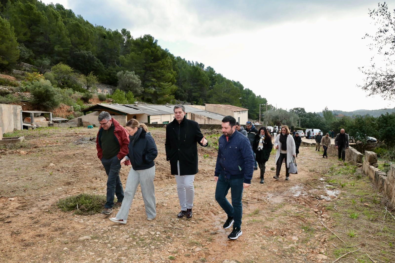Els representants del Govern Balear visiten Sa Bastida, la darrera finca adquirida a Alaró
