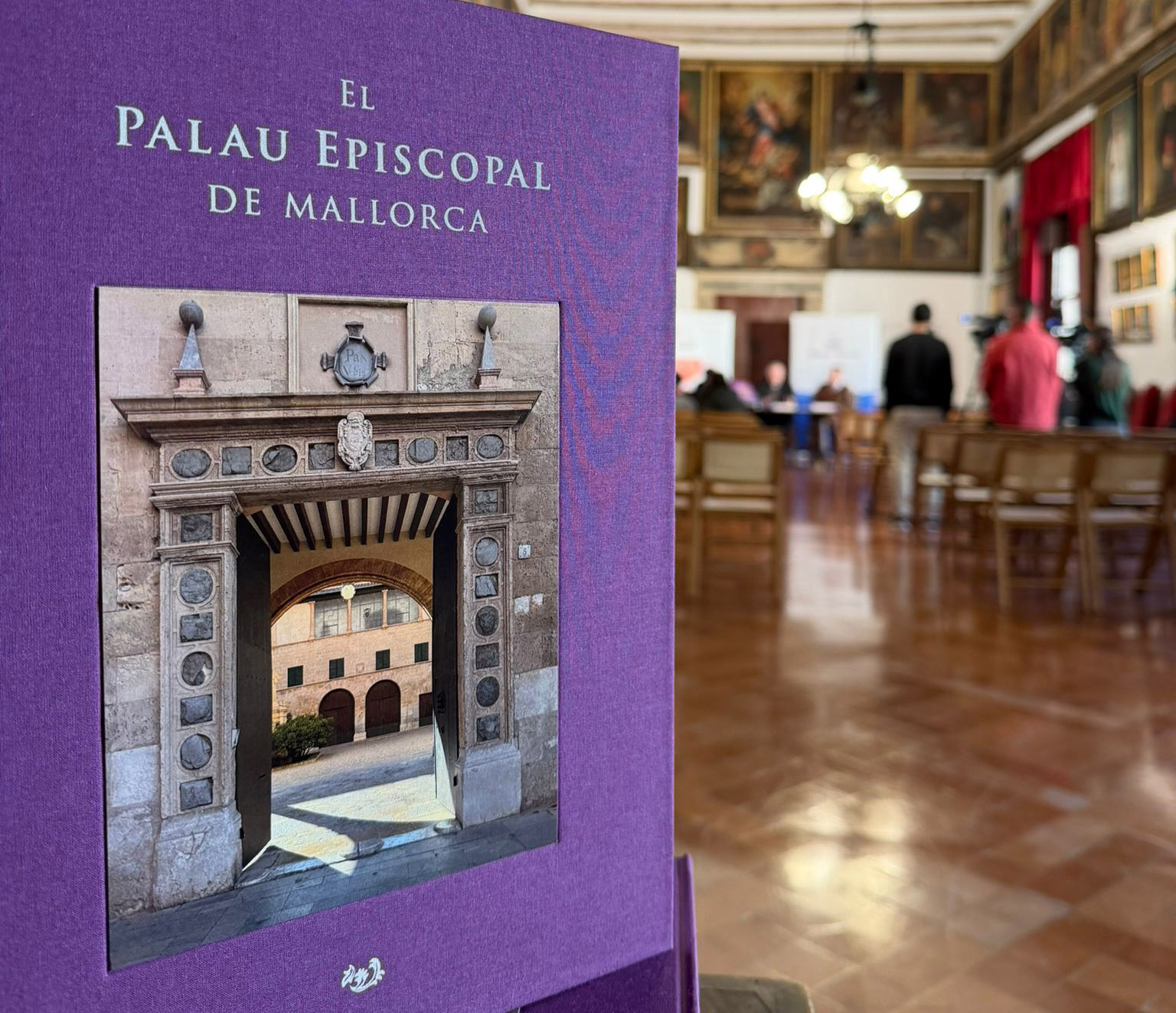 El Palau Episcopal es divulga amb un llibre que recull la seva història des del segle XIII