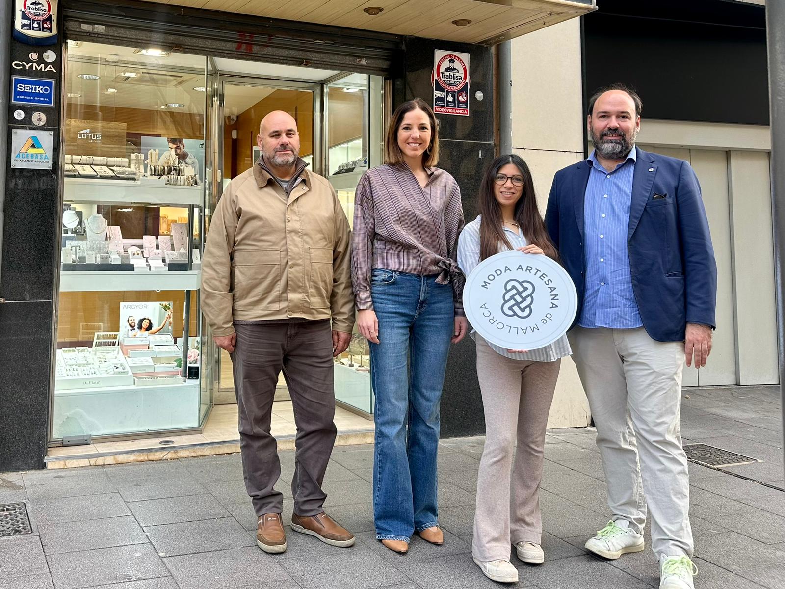 El Consell de Mallorca reparteix el segell de Moda Artesana als establiments adherits