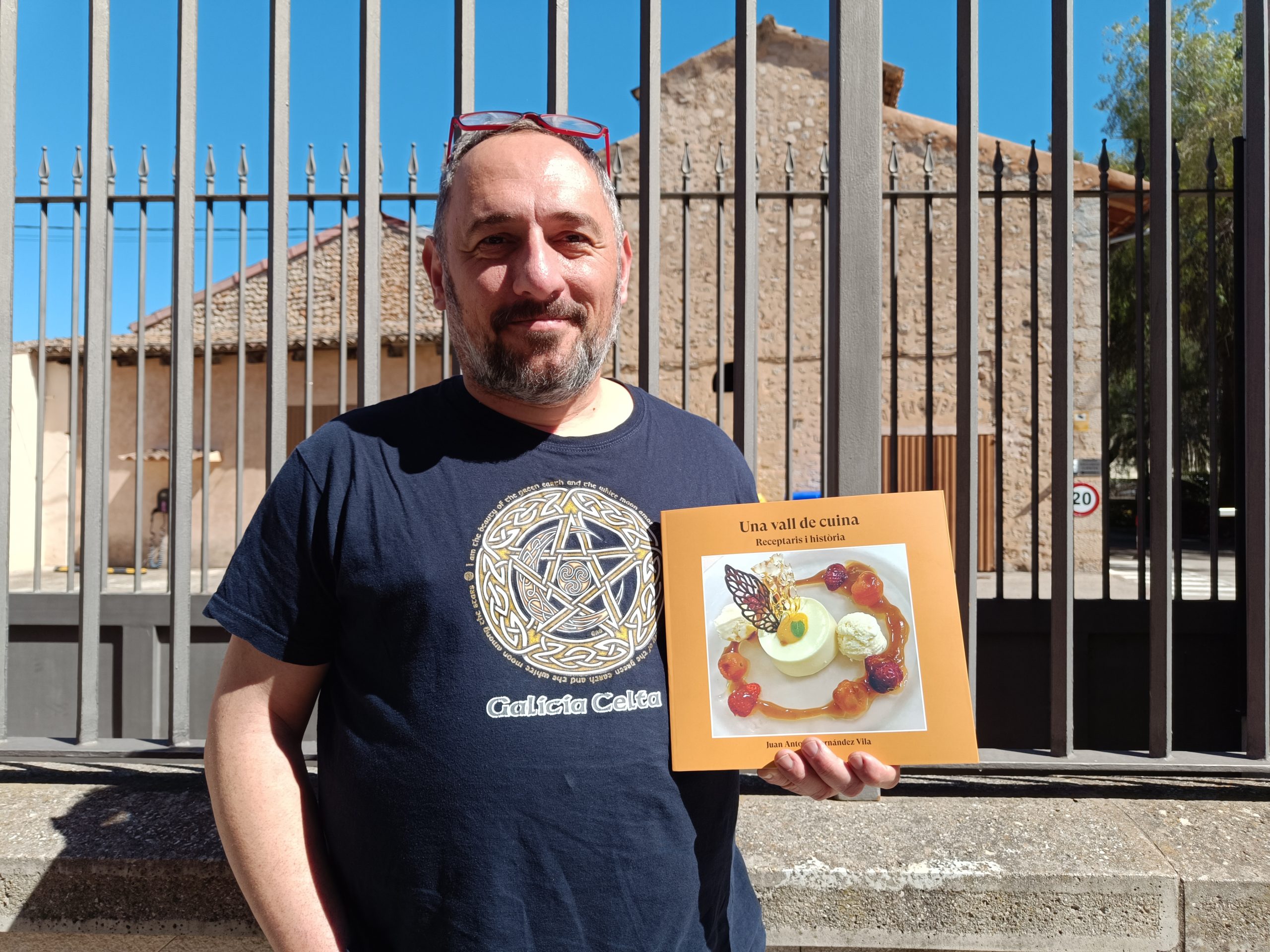 Juan A. Fernández: "He recopilat en un llibre les receptes antigues de tres dones solleriques"