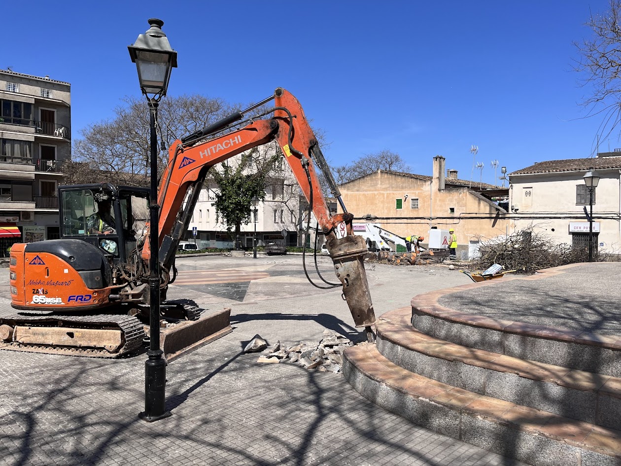 Obres a la plaça de sa Torre de Manacor per renovar-la i crear més espais d'ombra