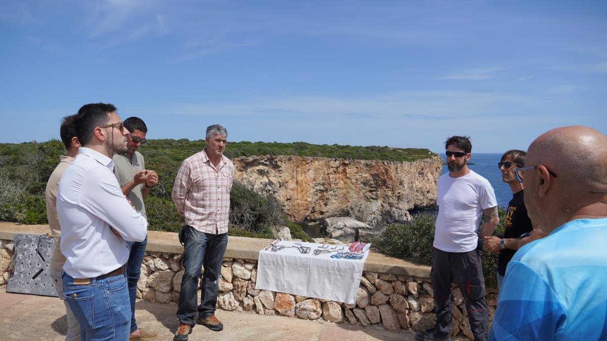 La Unió Excursionista de Menorca millorarà la seguretat de les vies d'escalada del litoral