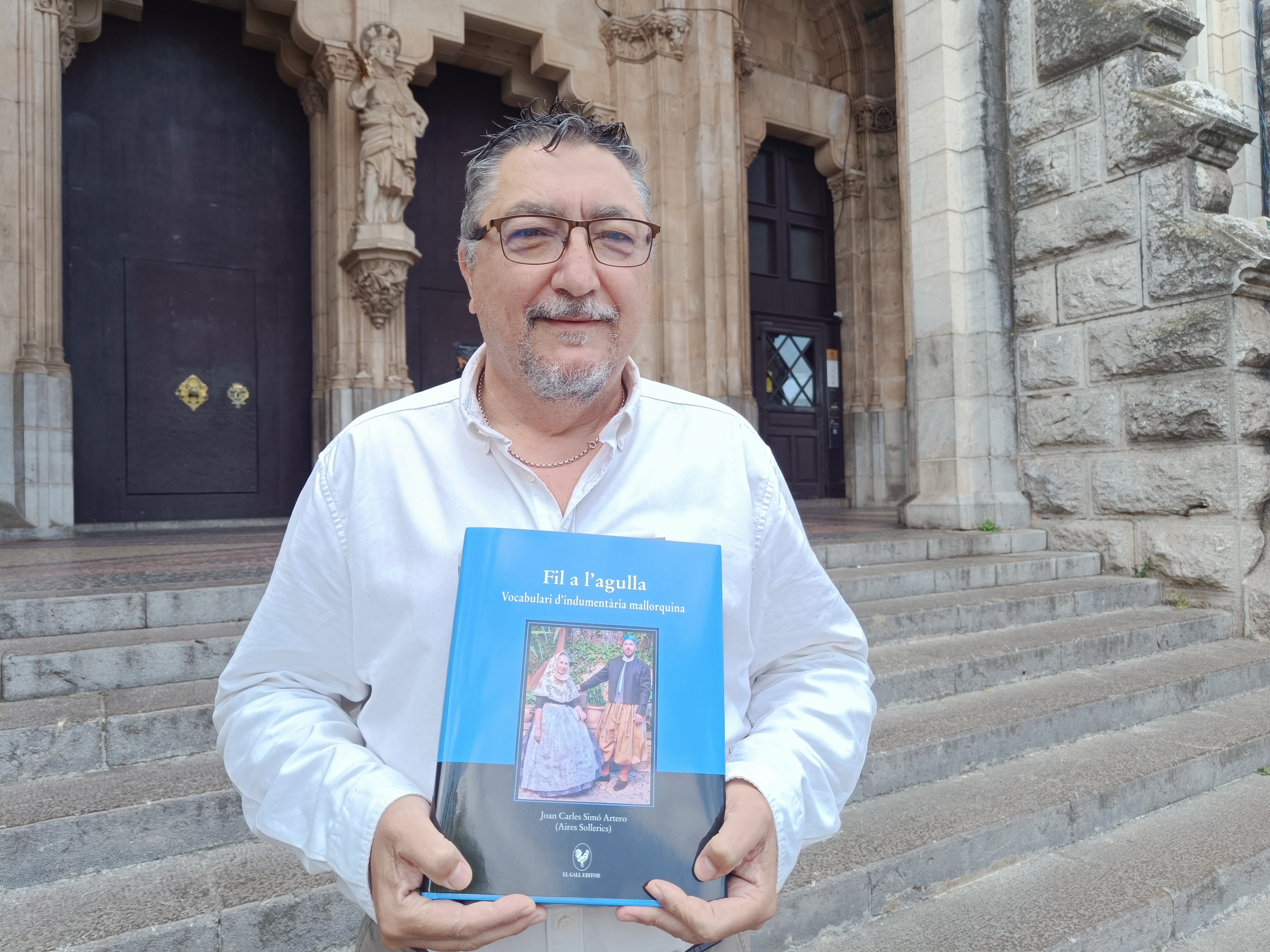 "Fil a l'agulla", el diccionari sobre la indumentària mallorquina