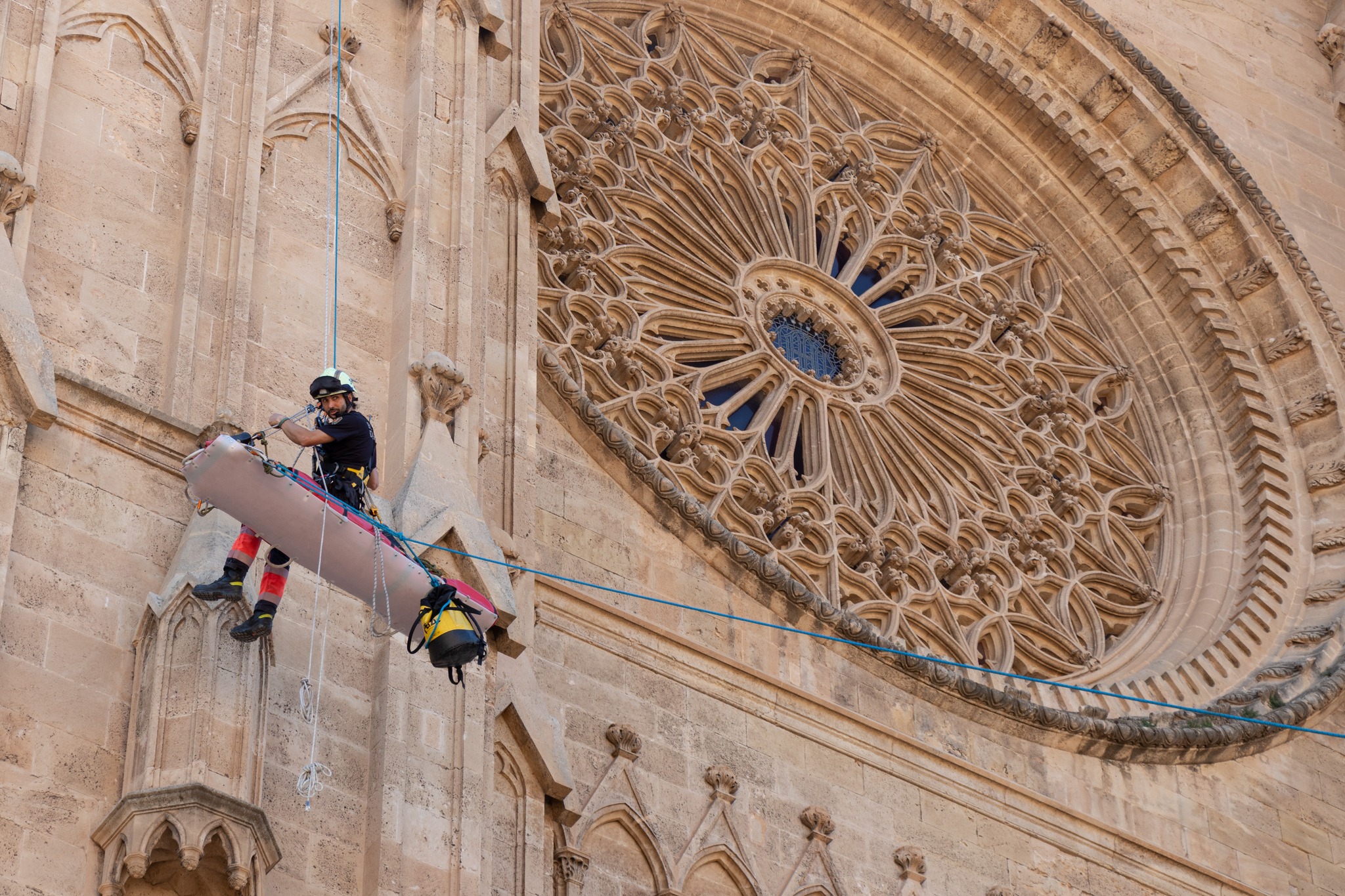 Els Bombers de Barcelona i els de Mallorca, en un simulacre de rescat a La Seu de Mallorca