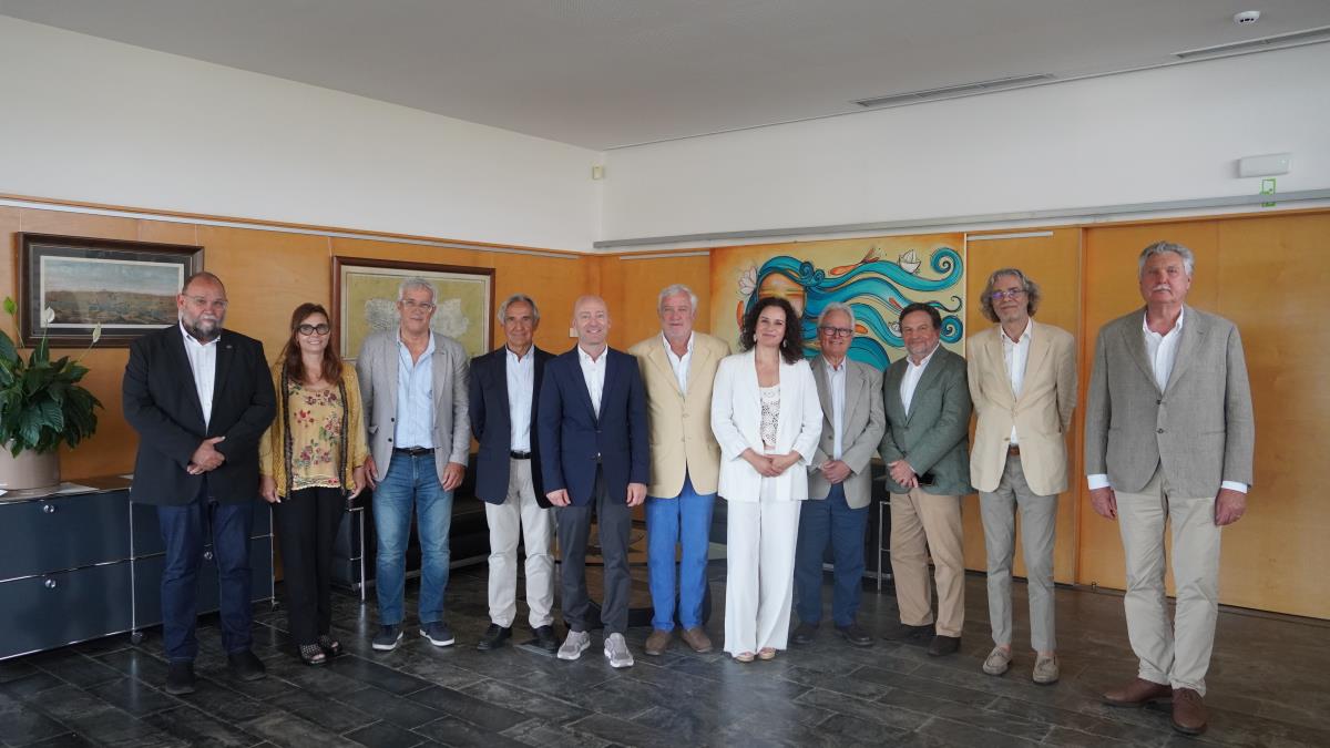 L’Acadèmia de Gastronomia de Balears es presenta al Consell de Menorca per impulsar la preservació del patrimoni culinari