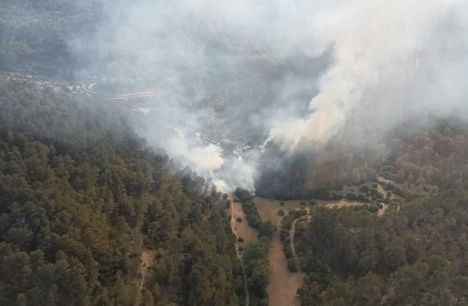 L’incendi forestal de Son Fortesa, a Puigpunyent, queda estabilitzat després de cremar 2,5 hectàrees de pinar