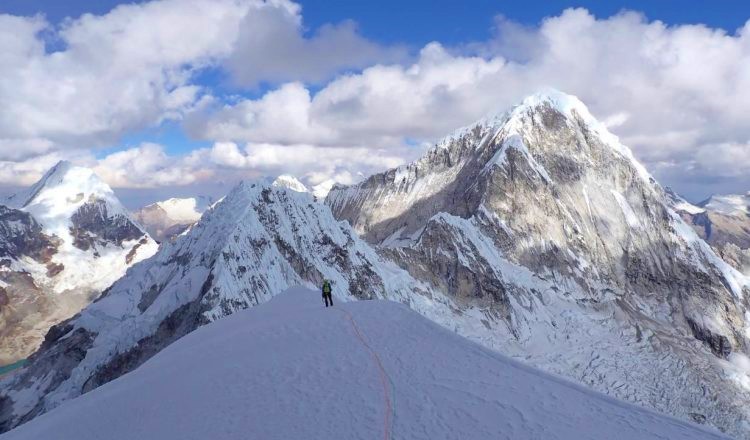 «Exiliats de casa nostra»: dos escaladors mallorquins obren una nova via al nevado Santa Cruz Norte, als Andes peruans