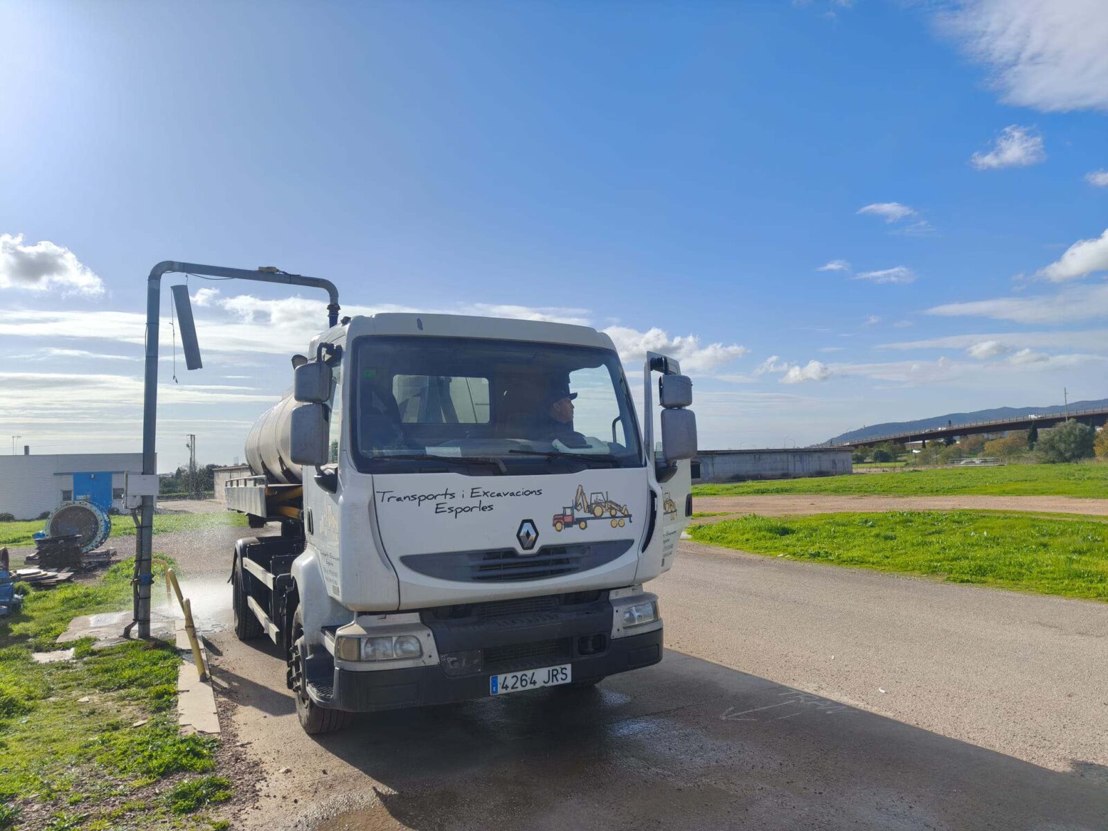 El Govern habilita un nou sistema per subministrar aigua a pobles amb sequera amb camions cisterna