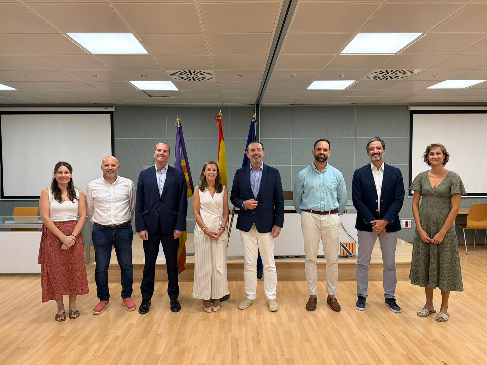El Govern i Ecoembes signen un conveni de 29 milions per millorar la gestió dels residus d’envasos