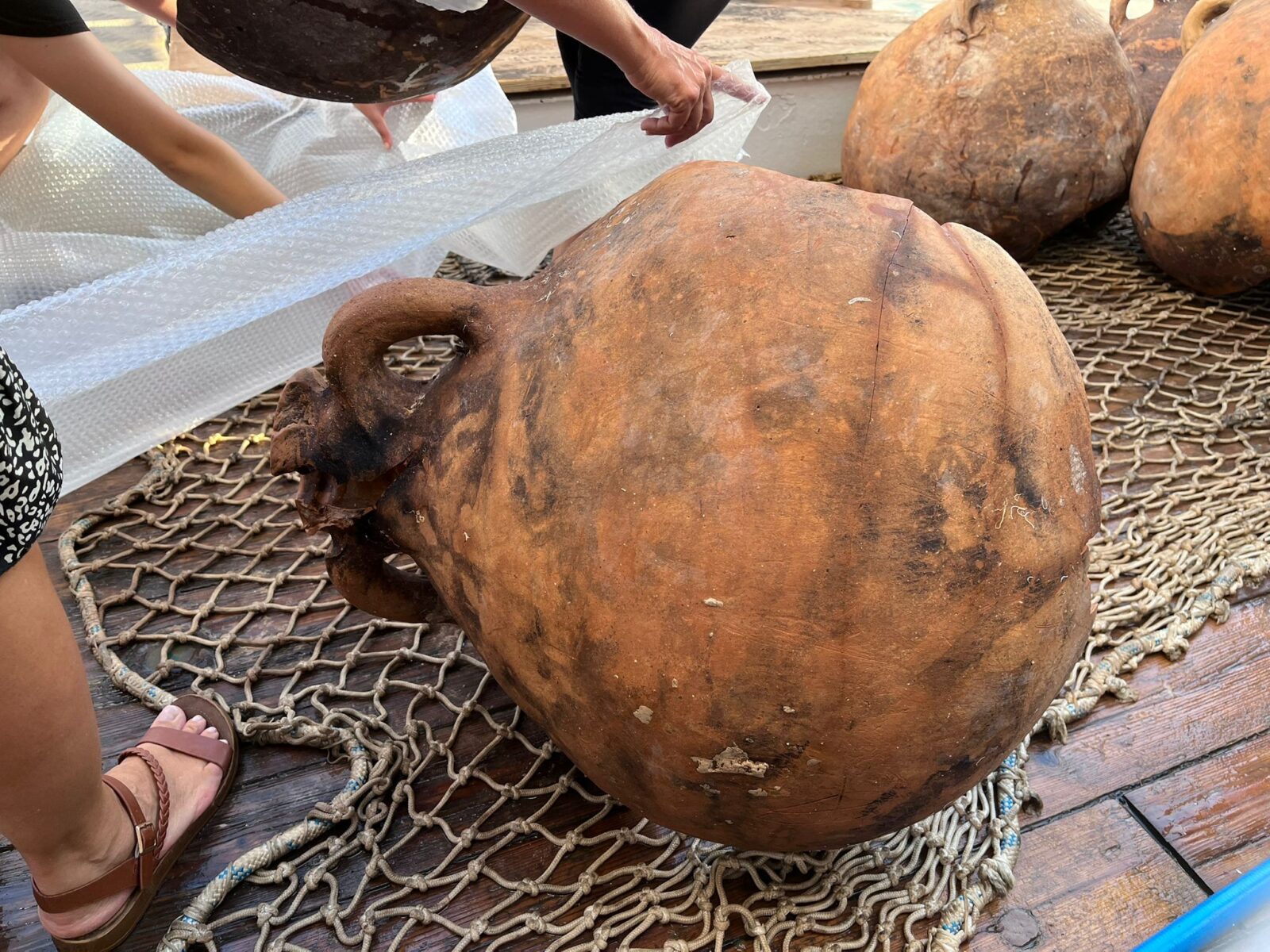 El vaixell oceanogràfic Miguel Oliver recupera accidentalment un tresor romà al sud de Formentera