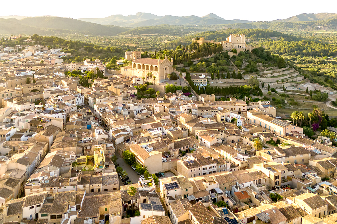 Artà posa límit a les places turístiques i obre la porta a un decreixement progressiu