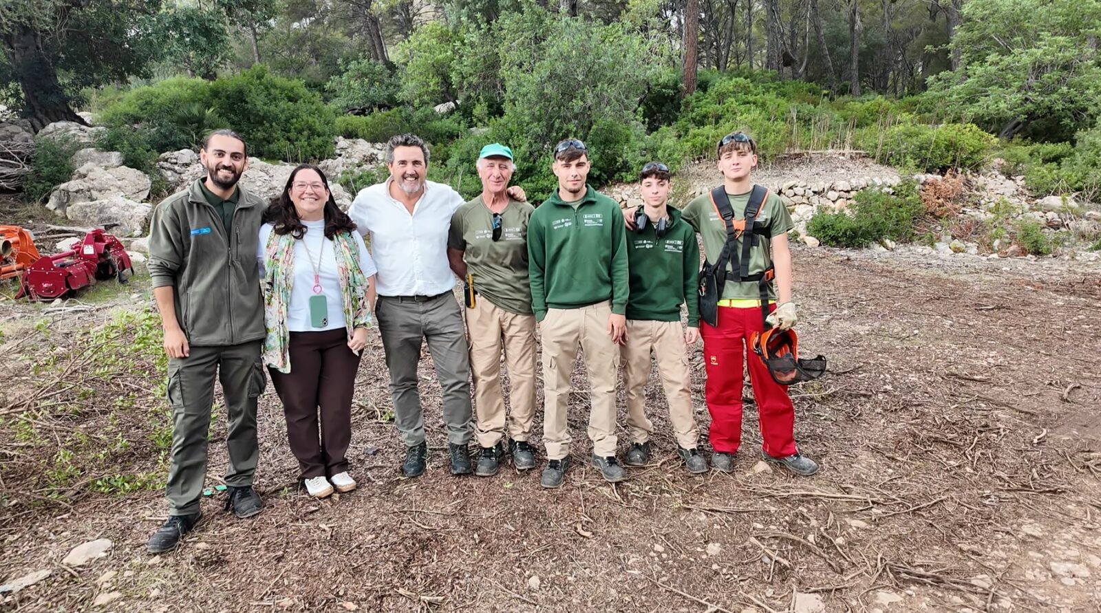 Calvià forma deu joves com a peons forestals amb un programa que combina feina i formació