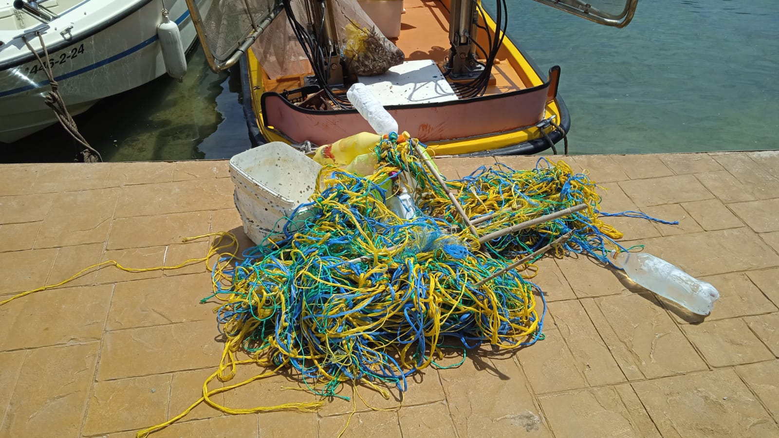 El servei de neteja del litoral retira més de 34 tones de residus de la costa balear durant la temporada 2026