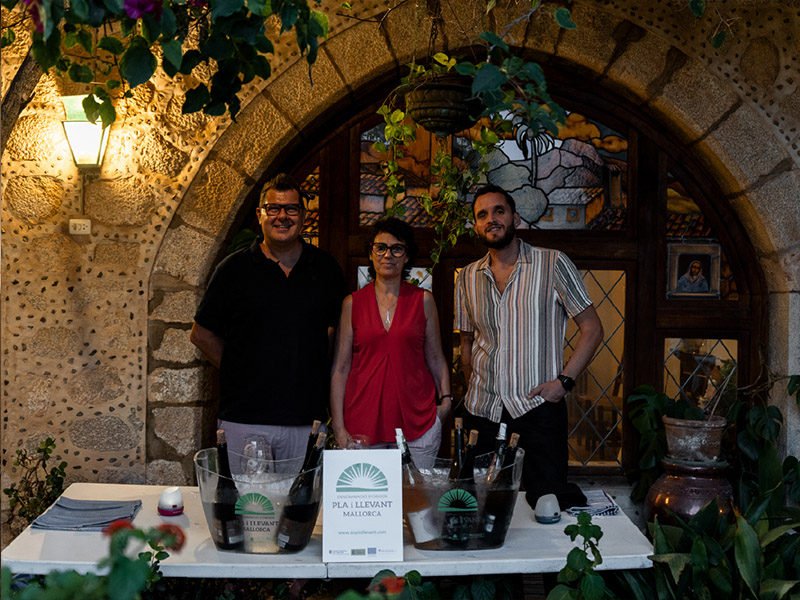 La DOP Pla i Llevant marida art i vi a la Fundació Coll Bardolet de Valldemossa