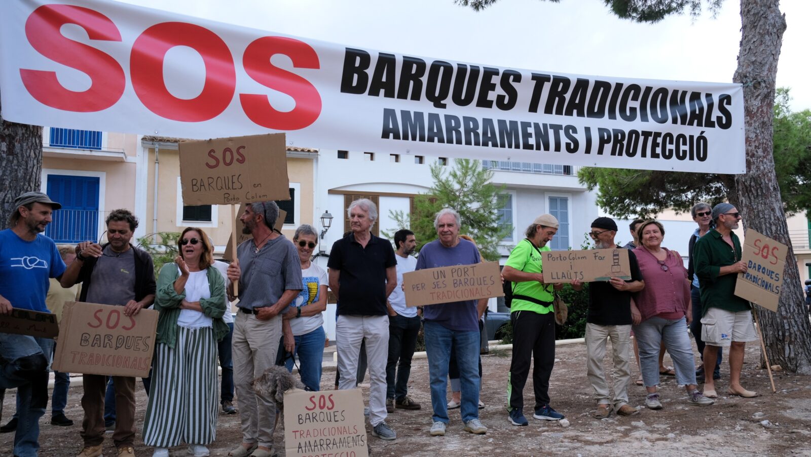Portocolom es mobilitza per salvar les barques tradicionals de fusta