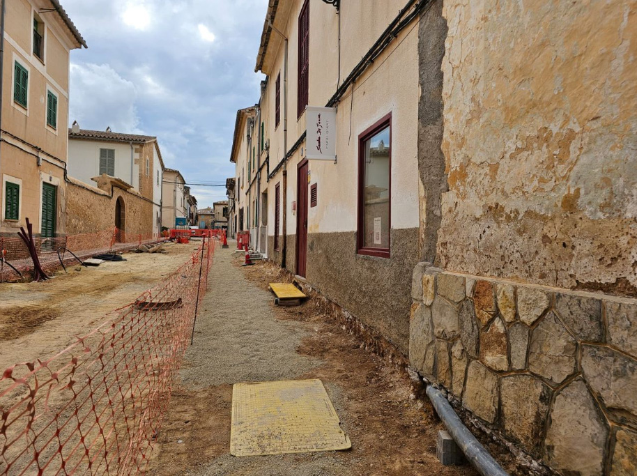 ARCA denuncia la desaparició de les vorades de pedra del carrer Paborde Jaume de Santa Maria